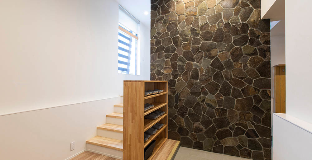 Aoyama Lodge - Wooden shoe rack